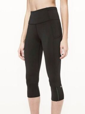 Black Cropped Athletic Leggings with Side Pocket